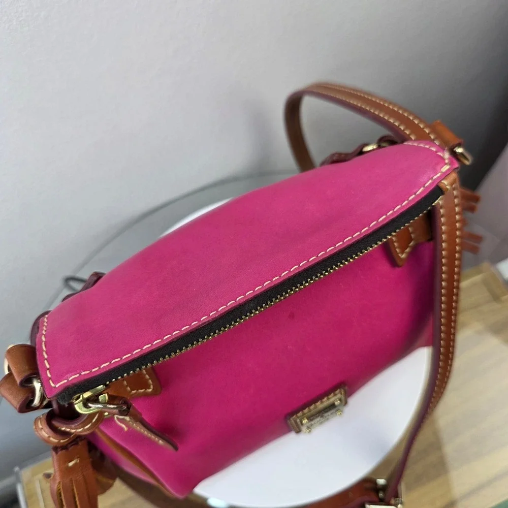 Dooney & Bourke Lambskin Leather Crossbody Bag Fuschia Brown Trim Tassels Rare - Picture 4 of 16